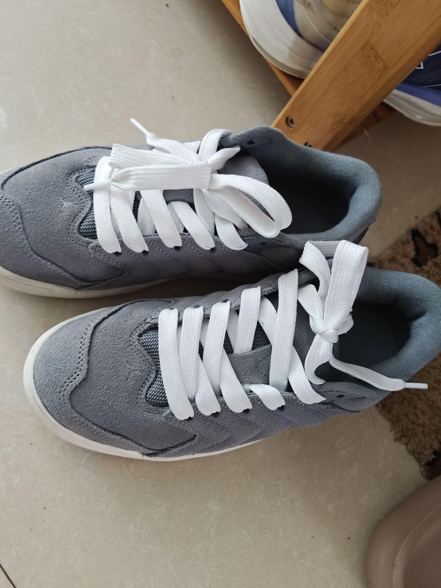 实物质感到手非常好,颜色非常正,鞋底非常